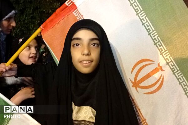 شور و حماسه مردمان شهرستان قرچک در صد و هفتمین شب از تجمعات مردمی