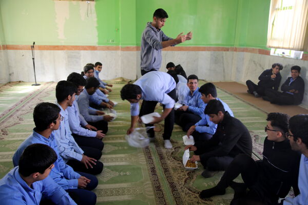 مراسم عزاداری ایام فاطمیه توسط دانش‌آموزان تنگستانی