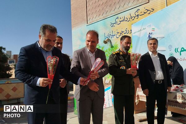 نواخته شدن زنگ شکوفه ها در دبستان طواف و معماریان ناحیه دو شهرری 