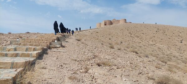 بازدید دانش‌آموزان از کارخانه آلومینای جاجرم و قلعه جلال الدین شهرستان گرمه