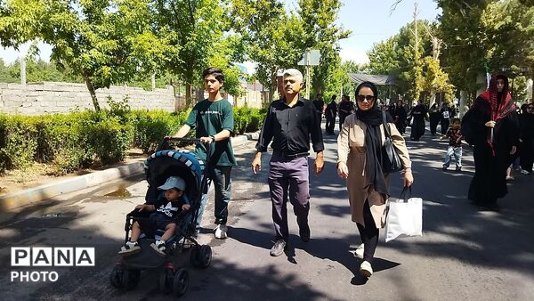 عاشقان حسینی ( ع) به یاد پیاده روی اربعین در نیشابور پیاده روی کردند-۳