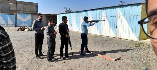 مسابقه طناب کشی و تیراندازی با تفنگ بادی در زاوه