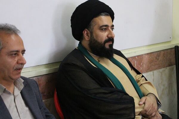 بازدید امام جمعه و مسئولان رودهن از دبیرستان آیت‌الله طالقانی رودهن 
