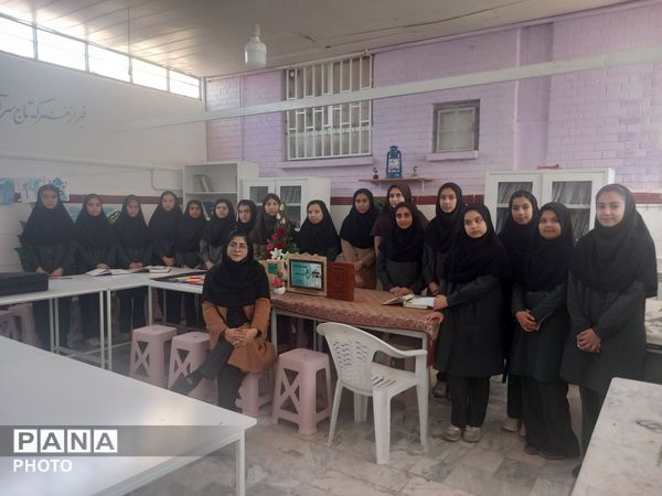 مسابقات حافظ خوانی در دبیرستان شهید محمدی پور خلیل آباد