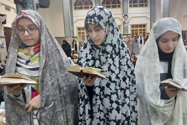 مراسم معنوی اعتکاف دانش‌آموزی دختران دبیرستان ارمغان