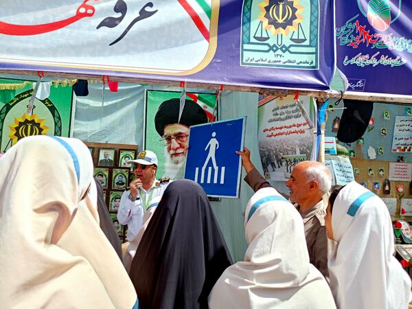 بازدید دانش آموزان دبستان سمیه از کنگره ملی شهید مدرس