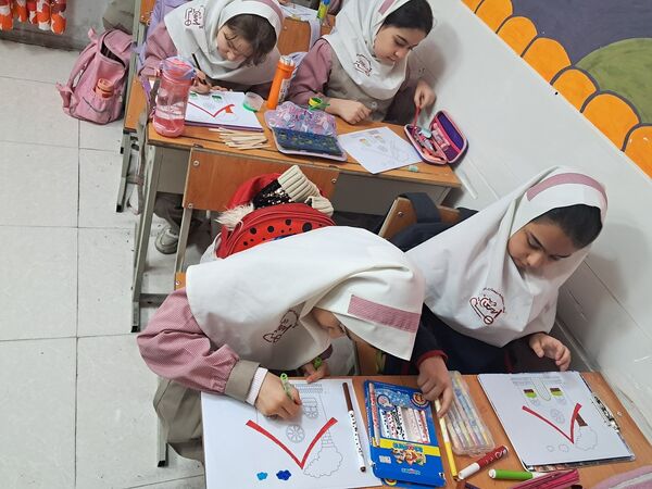 روز درختکاری متفاوت در دبستان ارمغان هستی ناحیه 3 کرج