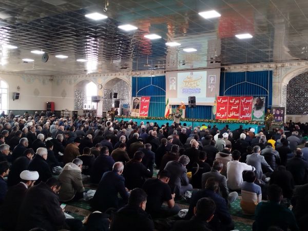 نماز جمعه شهرستان کاشمر با حضور پر رنگ مردم ترشیز کهن برگزار شد 