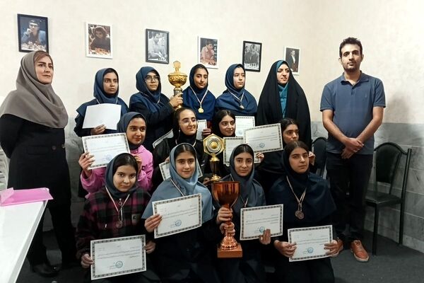 رقابت فکری دانش آموزان شهرستان قدس در مسابقات شطرنج دانش‌آموزی 
