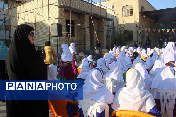 جشن روز دانش‌آموز در دبستان امید انقلاب بوشهر