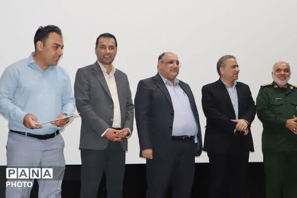 تجلیل از کارمندان نمونه شهرستان زرقان