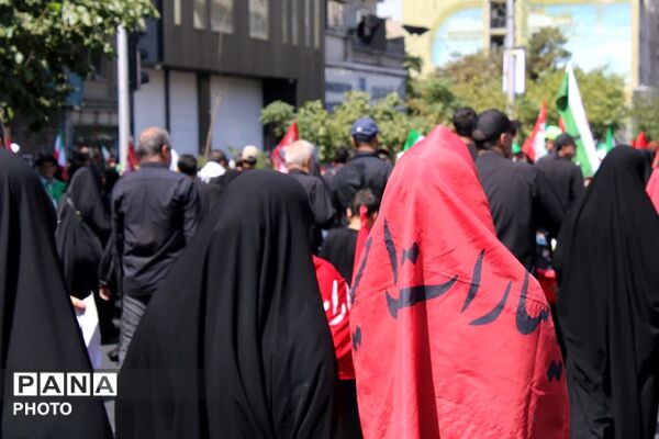 تجلی وفاداری؛ نگاهی به تصاویر مراسم بزرگداشت رهبر امت