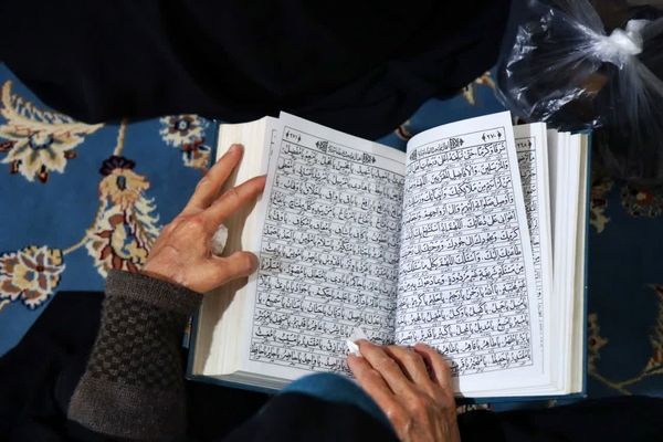 مراسم قرائت دعای ام داوود در امامزاده سید عباس بن موسی (ع) در بجنورد 