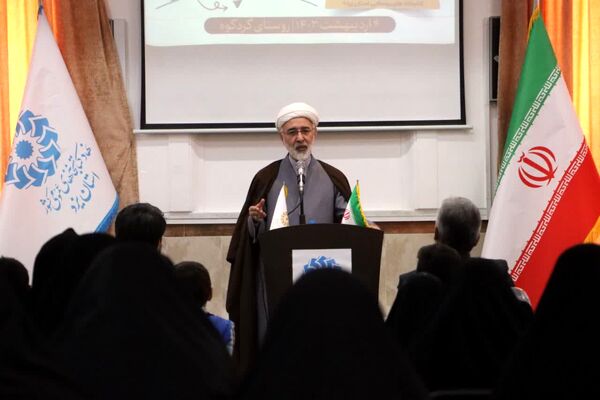 رونمایی از پوستر نخستین جشنواره داستان‌نویسی روستا در روستای گردکوه شهرستان مهریز 