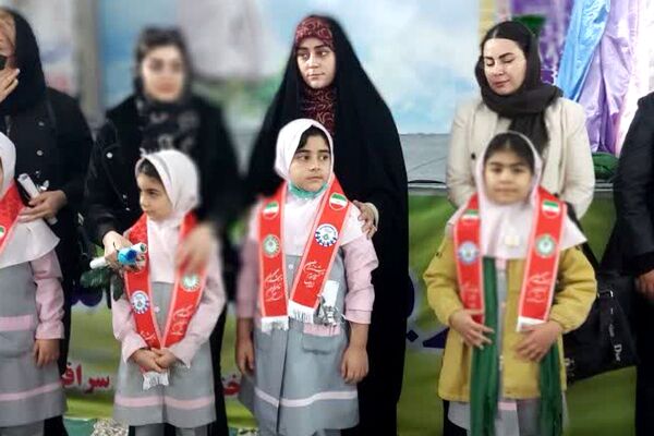 مراسم روز مادر و تحلیف پیشتازان در دبستان شهید سرافراز