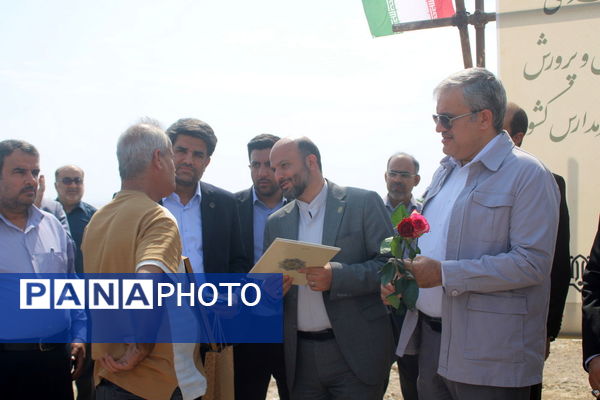 آیین شروع عملیات اجرایی دبیرستان 12 کلاسه شهید اسماعیل محمدپور در تنگک بوشهر