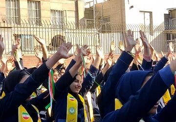 همایش یاوران انقلاب در مدرسه بانو عفت آهنگری ری یک