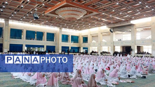  جشن عبادت ۱۵۰۰ دانش‌آموز دختر میبدی در هفته گرامیداشت امور تربیتی و تربیت اسلامی