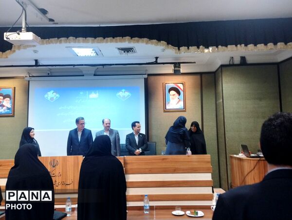 نشست اختصاصی بانوان خلیل‌آباد با معاون سیاسی اجتماعی استانداری خراسان رضوی
