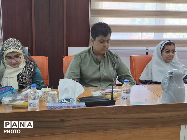 معلمان نمونه در قاب افتخار آموزش و پرورش منطقه ۵