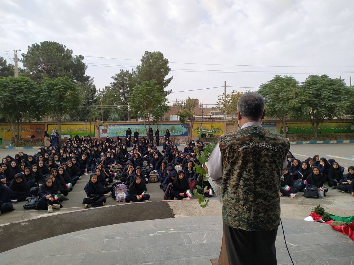 جشن آغاز سال تحصیلی جدید در دبیرستان نمونه ایمان 