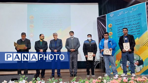 اختتامیه نمایشگاه شهید محمودی پارسا در استان البرز