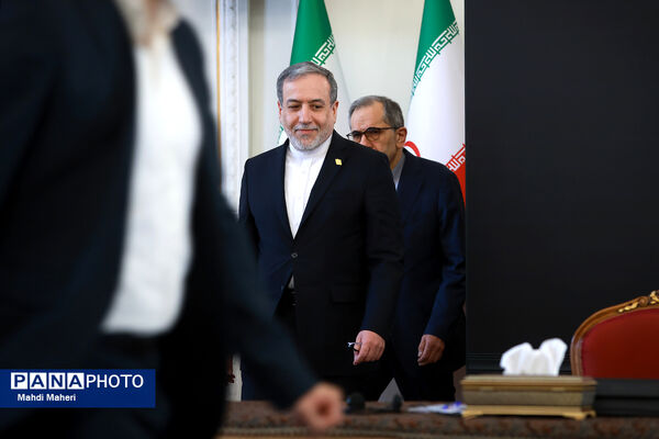 نشست وزیر امور خارجه با سفرا و روسای نمایندگی‌های خارجی مقیم تهران