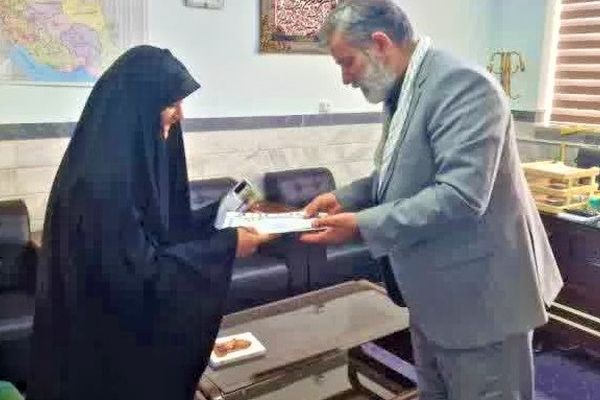 تقدیر مدیر آموزش و پرورش خلجستان قم از خبرنگار پانا