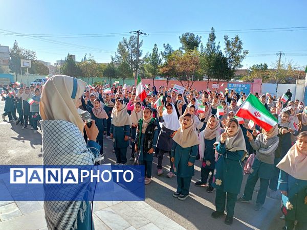 روزی شاد در دبستان سمیه کاشمر 