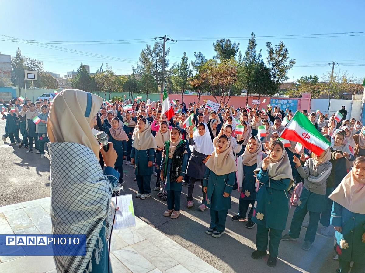 روزی شاد در دبستان سمیه کاشمر 