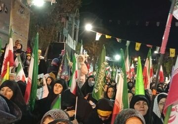 مراسم چهلم شهادت امام خامنه‌ای و دانش‌آموزان میناب در ملایر