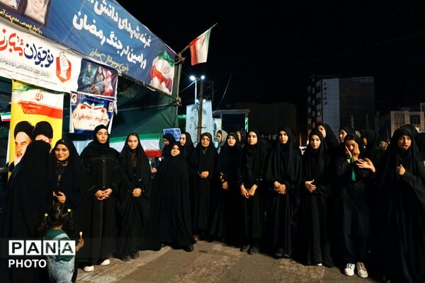 حضور پرشور دانش‌آموزان دبیرستان امام علی(ع) متوسطه اول در غرفه شهدای دانش‌آموز ورامین