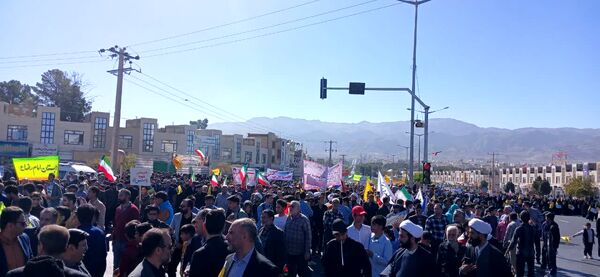۱۳ آبان؛ روزی که فریاد استقلال ملت ایران در تاریخ ماندگار شد