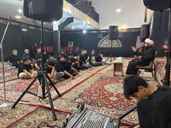 جوانان کاشمری پرچم عزای حسینی را برافراشتند
