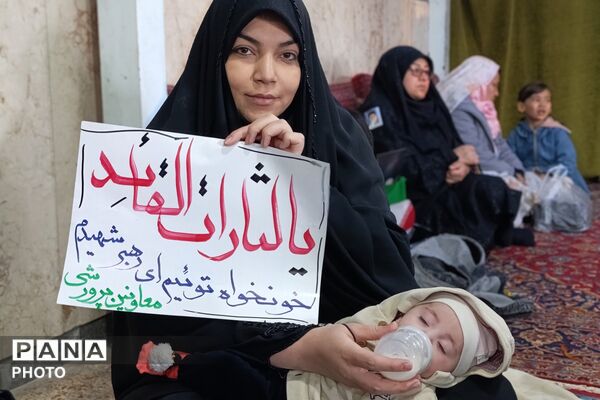 خروشِ بصیرت در صحن امامزاده جعفر (ع)؛ تالار قرآن پیشوا گنجایش دریای سوگواران مقتدا را نداشت