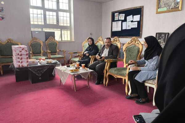 تقدیر مسئولان شهرستان لارستان از دبیران دبیرستان راه برتر
