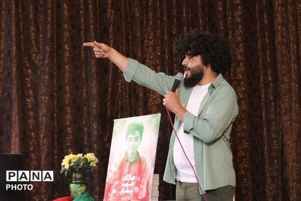جشن شکوفه‌ها در دبستان ۲۲ بهمن یزد