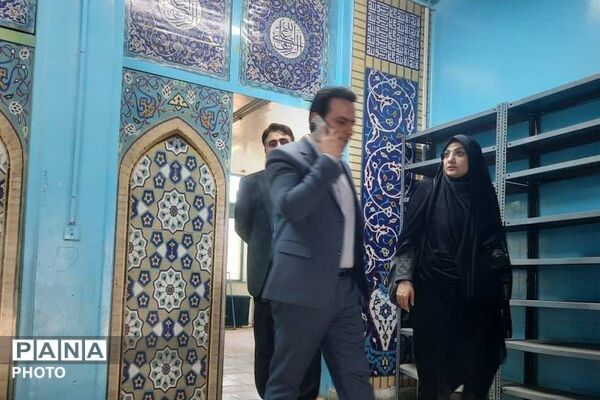بازدید مدیر آموزش و پرورش ناحیه دو شهرری از دبستان شهید چمران