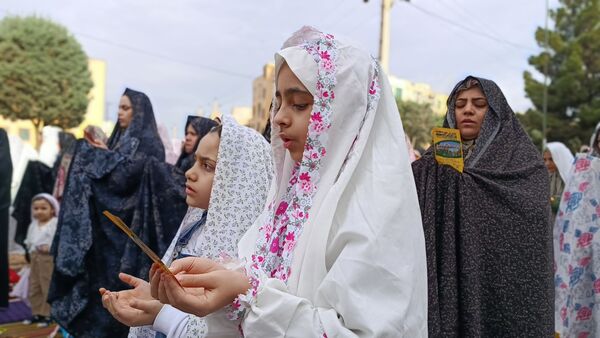 تجلی وحدت و همدلی در صفوف نماز عید فطر ملارد