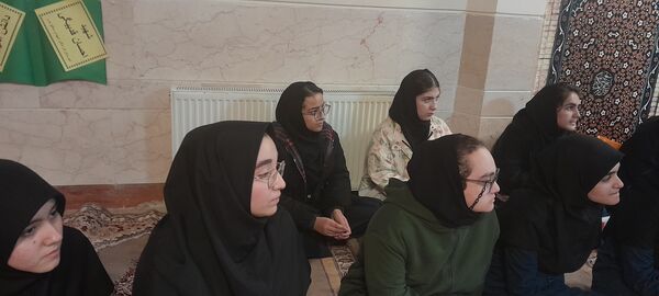 آموزش عملی آمادگی دفاعی در دبیرستان فرزانگان استعداد درخشان ملارد