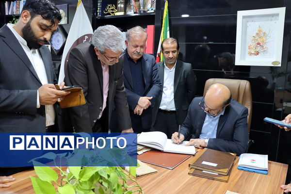 بازدید معاون وزیر و رئیس مرکز اطلاع رسانی و روابط عمومی وزارت آموزش و پرورش از مدرسه ماندگار سعادت بوشهر