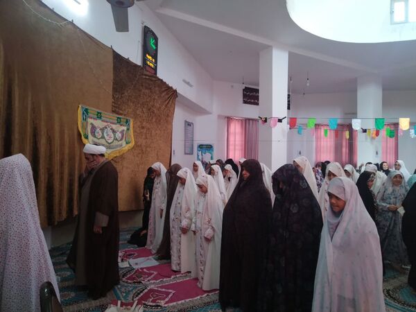 مراسم معنوی اعتکاف دانش‌آموزان دختر ابرکوهی در مسجد بقیه الله