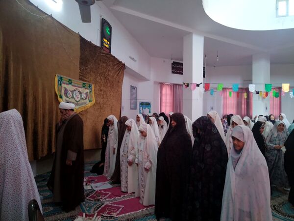 مراسم معنوی اعتکاف دانش‌آموزان دختر ابرکوهی در مسجد بقیه الله