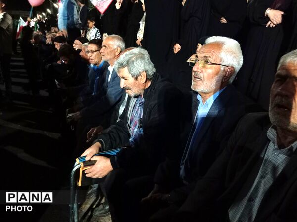 از دیروز تا امروز همیشه پای انقلاب
