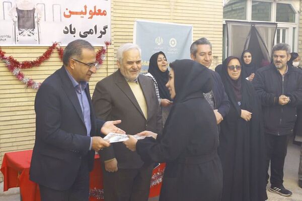 تجلیل از معلولان ذهنی و مربیان دلسوز در مرکز "دختران نیلوفر" فیروزکوه