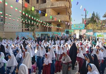 طنین زنگ آغاز سال تحصیلی جدید در مدرسه قرآنی فاطمه ساعی به صدا در آمد