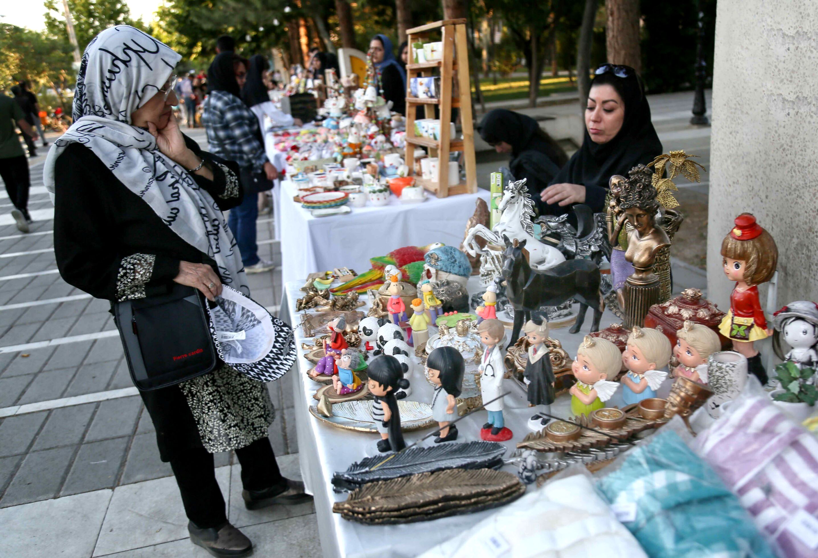 عصر بازار هنرمندان مشهدی در روزهای پنجشنبه
