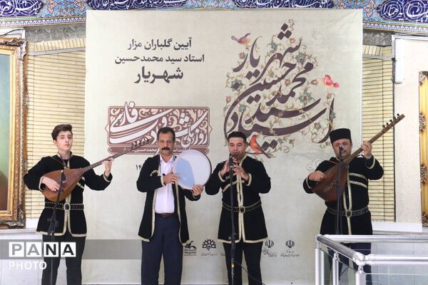 آیین گلباران مزار استاد شهریار در تبریز 
