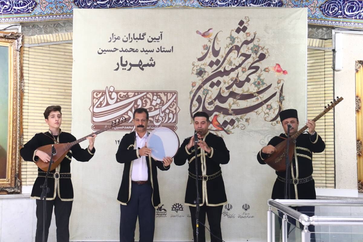 آیین گلباران مزار استاد شهریار در تبریز 