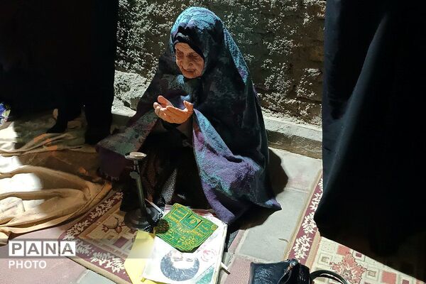 نماز استغاثه و پرچم‌افرازی مردم محله امرآباد شهرستان ورامین 